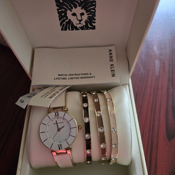 Anne Klein Watch & Bracelet set White/Gold - Picture 2 of 5